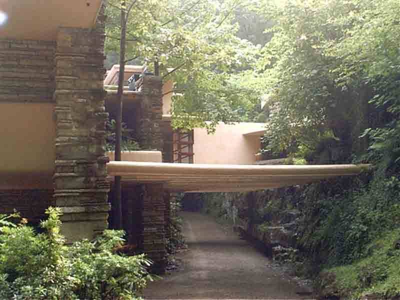 Fallingwater_-_2002-07-20_-_Driveway